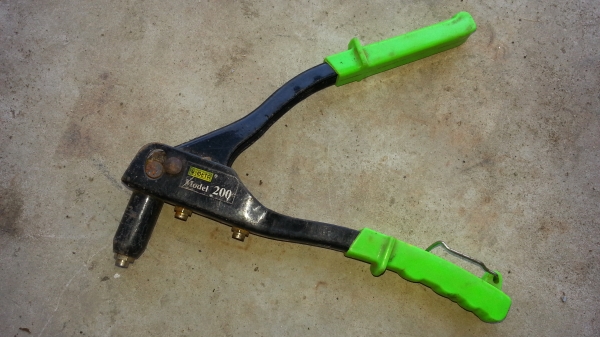 ปืนยิงรีเวท