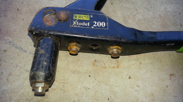 ปืนยิงรีเวท