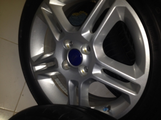 ขายล้อแม็ก ford fiesta ขอบ 16 พร้อมยางปลายปี 12