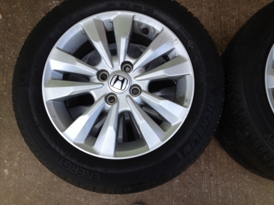 ขายล้อแม็ก HONDA CITY ขอบ 15 ตัว V 4 รู 100 คับ พร้อมยาง MICHELIN 175/65/15 ขายล้อแม็ก HONDA CITY ขอบ 15 ตัว V 4 รู 100 คับ พร้อมยาง MICHELIN 175/65/15