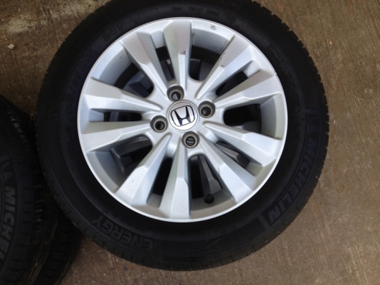 ขายล้อแม็ก HONDA CITY ขอบ 15 ตัว V 4 รู 100 คับ พร้อมยาง MICHELIN 175/65/15 ขายล้อแม็ก HONDA CITY ขอบ 15 ตัว V 4 รู 100 คับ พร้อมยาง MICHELIN 175/65/15