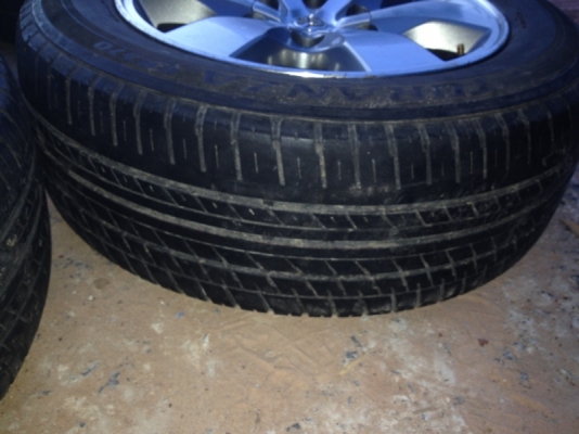 ต้องการขายล้อแม็ก vigo ขอบ 16 พร้อมยาง 215 60 16
