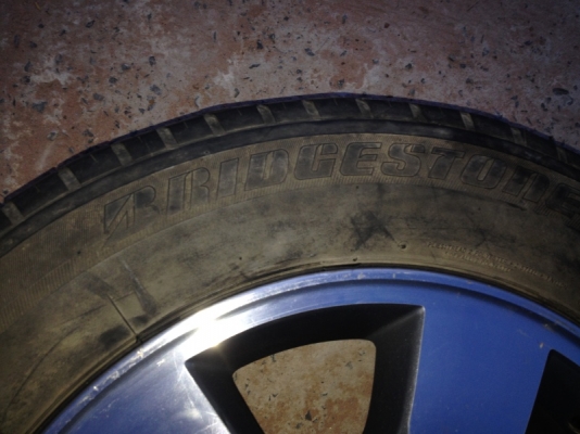 ต้องการขายล้อแม็ก vigo ขอบ 16 พร้อมยาง 215 60 16