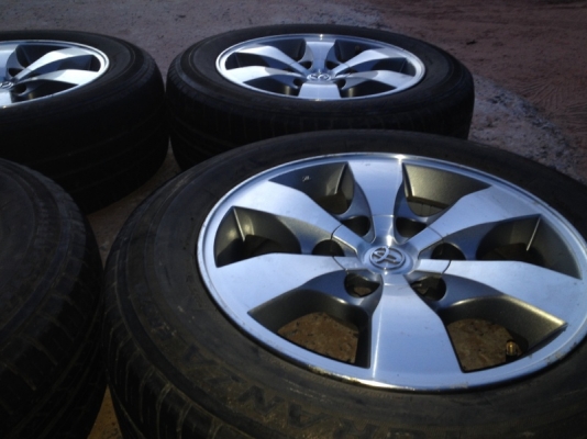 ต้องการขายล้อแม็ก vigo ขอบ 16 พร้อมยาง 215 60 16