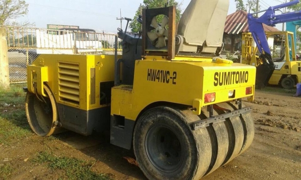 SUMITOMO HW41 รถบดหน้าเหล็กหลังยาง /สั่นสะเทือนด้านหลัง /ขับเคลื่อน 2 เพลา/ ราคา 330,000 บาท สนใจติดต่อ 0819337688