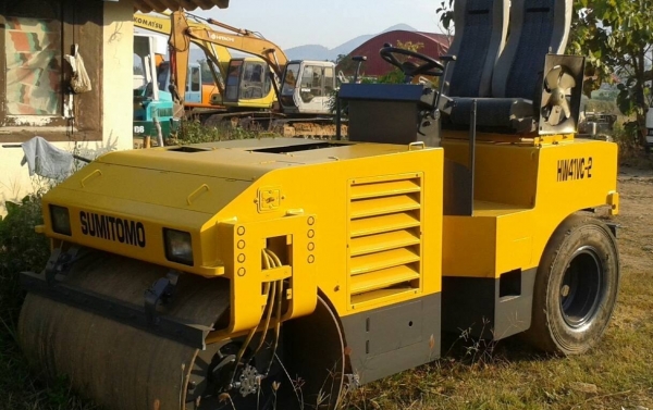 SUMITOMO HW41 รถบดหน้าเหล็กหลังยาง /สั่นสะเทือนด้านหลัง /ขับเคลื่อน 2 เพลา/ ราคา 330,000 บาท สนใจติดต่อ 0819337688
