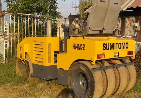 SUMITOMO HW41 รถบดหน้าเหล็กหลังยาง /สั่นสะเทือนด้านหลัง /ขับเคลื่อน 2 เพลา/ ราคา 330,000 บาท สนใจติดต่อ 0819337688