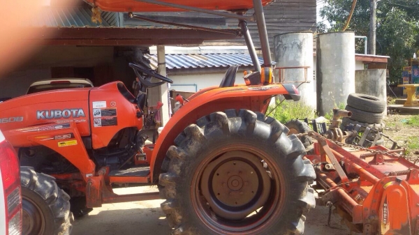KUBOTA L3608 - 4WD อุปกรณ์ครบพร้อม โรตารี่ มีใบดันหน้า รถทำงาน 1,300 ชม. สภาพดีสุดๆครับพร้อมทำงานได้เลย เอกสารเล่มทะเบียนครบพร้อม ราคาต่อรองได้ครับ KUBOTA L3608 - 4WD อุปกรณ์ครบพร้อม โรตารี่ มีใบดันหน้า รถทำงาน 1,300 ชม. สภาพดีสุดๆครับพร้อมทำงานได้เลย เอกสารเล่มทะเบียนครบพร้อม ราคาต่อรองได้ครับ