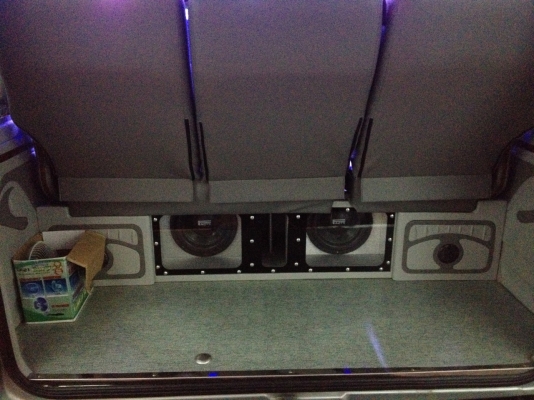 ขายดาวน์รถตู้แต่งสุดหรู 200000