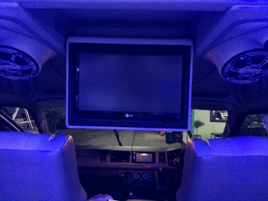 ขายดาวน์รถตู้แต่งสุดหรู 200000