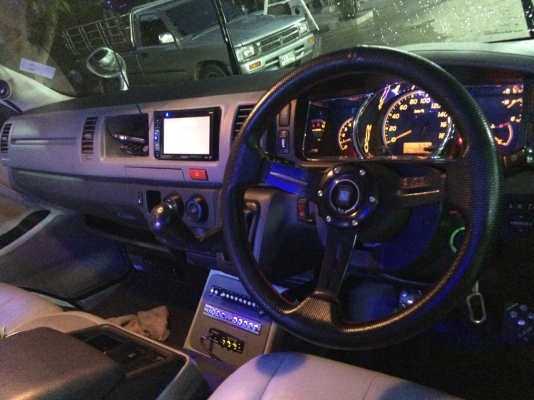 ขายดาวน์รถตู้แต่งสุดหรู 200000