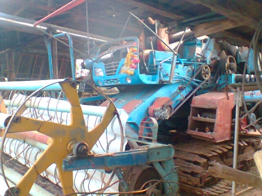 รถเกี่ยวข้าวศักดิ์พพัฒนา เครื่องHINO 195 10ล้อหัวยาวISUZU165 บันไดไฮโดลิค(พึ่งต่อใช้ได้1ปีครับ) ทะเบียนครบ ราคา750000 ต่อรองได้ครับ รถเกี่ยวข้าวศักดิ์พพัฒนา เครื่องHINO 195 10ล้อหัวยาวISUZU165 บันไดไฮโดลิค(พึ่งต่อใช้ได้1ปีครับ) ทะเบียนครบ ราคา750000 ต่อรองได้ครับ