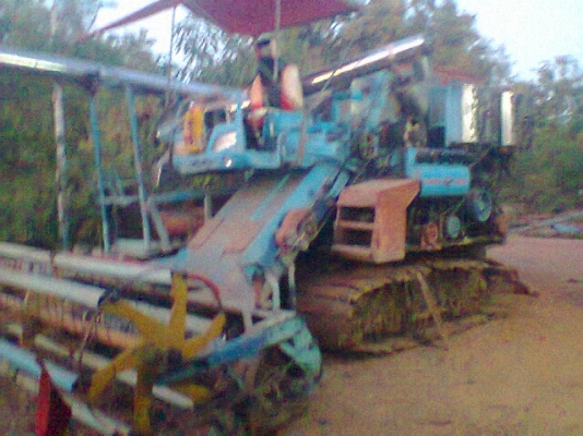 รถเกี่ยวข้าวศักดิ์พพัฒนา เครื่องHINO 195 10ล้อหัวยาวISUZU165 บันไดไฮโดลิค(พึ่งต่อใช้ได้1ปีครับ) ทะเบียนครบ ราคา750000 ต่อรองได้ครับ รถเกี่ยวข้าวศักดิ์พพัฒนา เครื่องHINO 195 10ล้อหัวยาวISUZU165 บันไดไฮโดลิค(พึ่งต่อใช้ได้1ปีครับ) ทะเบียนครบ ราคา750000 ต่อรองได้ครับ