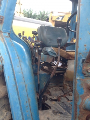 ขายรถไถ 2เพลา FORD 8210 เครื่อง 6สูบ 115แรงม้า เล่มทะเบียน สนใจโทร 081-970-1072