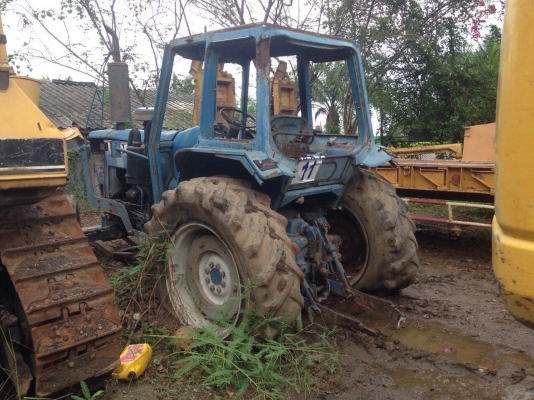 ขายรถไถ 2เพลา FORD 8210 เครื่อง 6สูบ 115แรงม้า เล่มทะเบียน สนใจโทร 081-970-1072