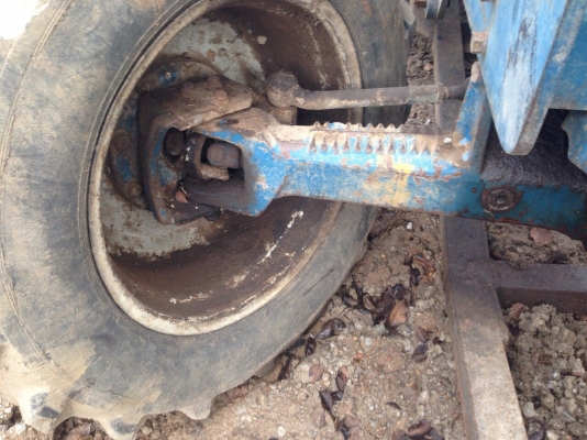 ขายรถไถ 2เพลา FORD 8210 เครื่อง 6สูบ 115แรงม้า เล่มทะเบียน สนใจโทร 081-970-1072