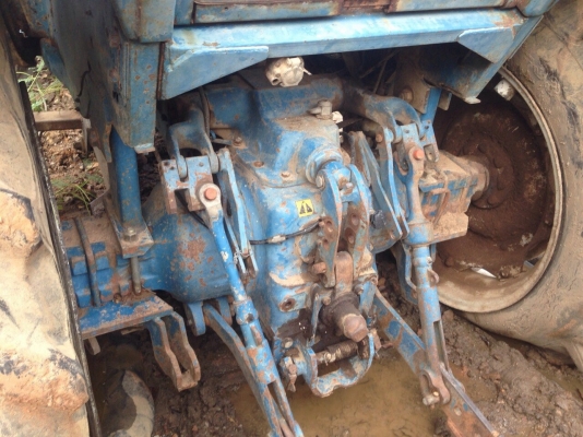 ขายรถไถ 2เพลา FORD 8210 เครื่อง 6สูบ 115แรงม้า เล่มทะเบียน สนใจโทร 081-970-1072