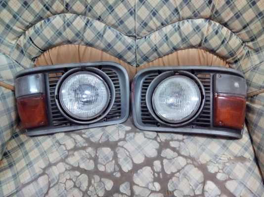 ขายไฟหน้ารถตู้1คู่800