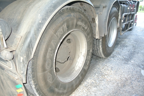 ISUZU FXZ 270  หางขายไปแล้วคะ  เหลือแค่หัว ขายเฉพาะหัวราคา 1,350,000 บาทคะ