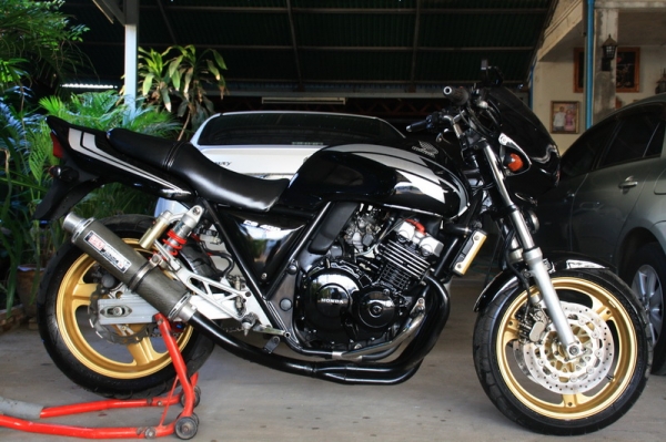 ขาย CB400 ปี 95 เวอร์ชั่น R ตัวพิเศษ โม่งหน้าตัวนอกแท้  67000 สรรพสามิตแท้