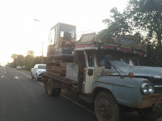 ขายรถหกล้อและแม็คโครยกชุด  แม็คโครรุ่น 60-5 มีอินวอยด้วย  หกล้อมีเล่มทะเบียน