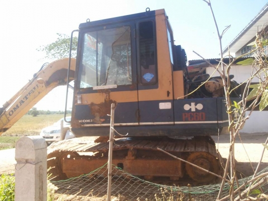 ขายรถหกล้อและแม็คโครยกชุด  แม็คโครรุ่น 60-5 มีอินวอยด้วย  หกล้อมีเล่มทะเบียน