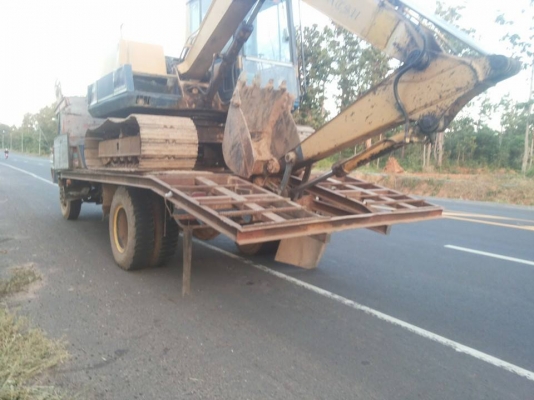 ขายรถหกล้อและแม็คโครยกชุด  แม็คโครรุ่น 60-5 มีอินวอยด้วย  หกล้อมีเล่มทะเบียน