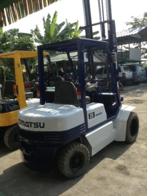 +++ ขายโฟล์คลิฟท์  KOMATSU FD25-11   รุ่น 11  ขนาด 2.5  ตัน  เครื่องยนต์ดีเซล  เสา 4.5  เมตร  ฮิ้งค์โฟล์ค  เกียร์ธรรมดา  ล้อหน้าคู่    ยางตัน  รถนอกครับ