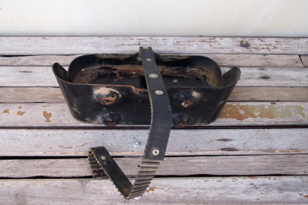 ขายถังน้ำมันเหล็ก พร้อมถาด งานเก่าติด JEEP Cj3b