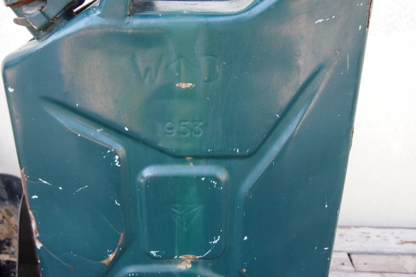 ขายถังน้ำมันเหล็ก พร้อมถาด งานเก่าติด JEEP Cj3b