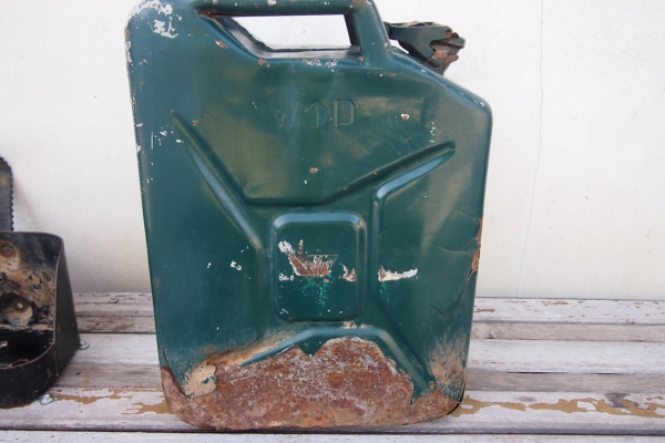 ขายถังน้ำมันเหล็ก พร้อมถาด งานเก่าติด JEEP Cj3b