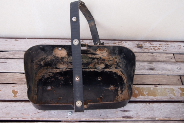 ขายถังน้ำมันเหล็ก พร้อมถาด งานเก่าติด JEEP Cj3b