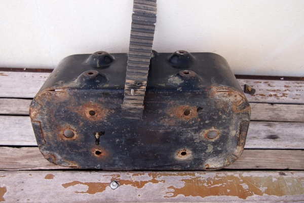 ขายถังน้ำมันเหล็ก พร้อมถาด งานเก่าติด JEEP Cj3b