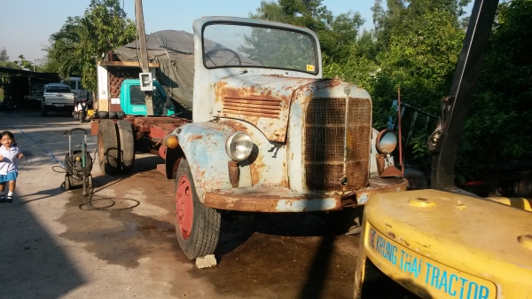 ขายรถเบนซ์6ล้อ โบราณไม่มีทะเบียน แซสซีใหญ่ช่วงยาวไม่ผุ สวยทั้งเส้น ยาวใหญ่8.5 เอาไปบรรทุกแมคโครรถเกี่ยวข้าวแหร่มเลย เครื่อง6BB1 ไม่มีทะเบียน150000 หากมีทะเบียน 255000 หรือซื้อหัวอย่างเดียวก้ขายครับ