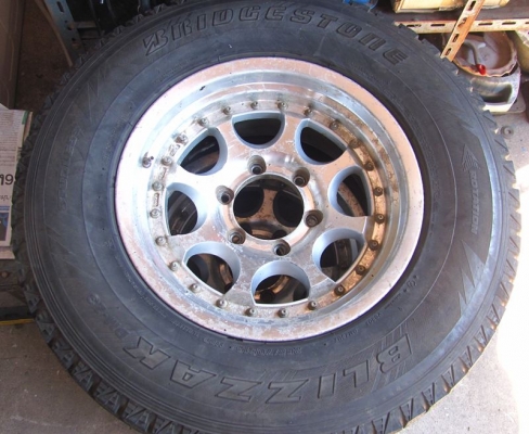 ล้ออะไหล่พร้อมยาง ขอบ 16 มาแล้วครับ ถูกๆ วงละ 1,500 บ.