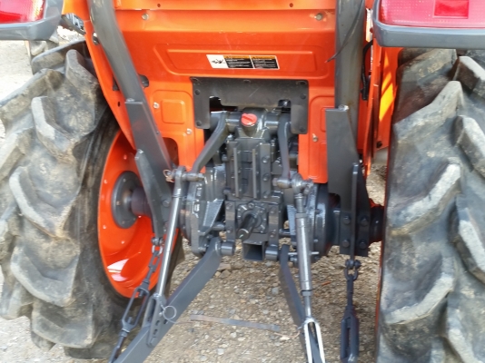 ขายรถไถคูโบต้า  KUBOTA L 3008 (4WD) พร้อมติดชุดใบมีดดันหน้าคานล่างให้ใหม่ ครับ