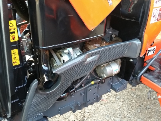 ขายรถไถคูโบต้า  KUBOTA L 3008 (4WD) พร้อมติดชุดใบมีดดันหน้าคานล่างให้ใหม่ ครับ