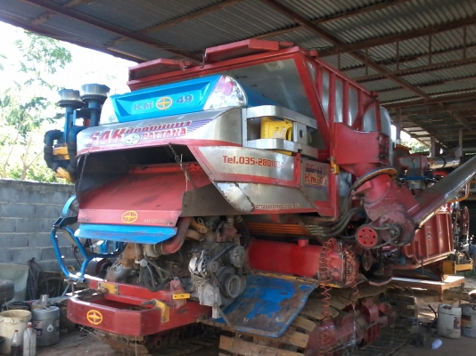 ขายรถเกี่ยวศักดิ์พัฒนา เคเอ็ม 49  ตัวเดิน 12 ht  เครื่อง isuzu 6hh1 210 เทอร์โบ เจ้าของฝากขายครับ