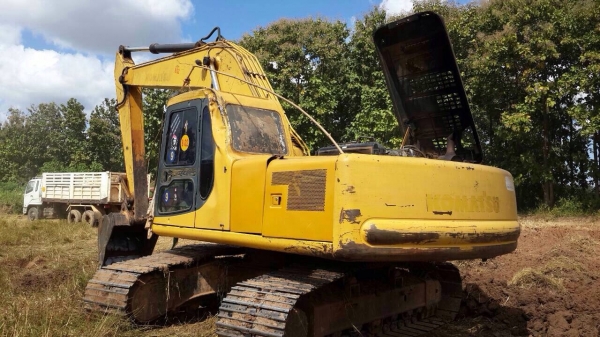 ขายรถแบ็คโฮ KOMATSU PC200-6 เครื่องคัมมิ้นท์ ระบบเดิมๆตามรุ่น เอกสารเล่มทะเบียน