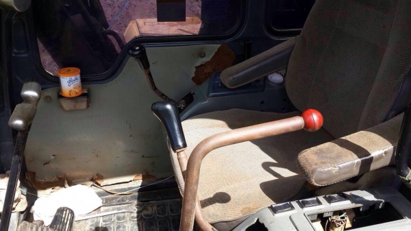 ขายรถแบ็คโฮ KOMATSU PC200-6 เครื่องคัมมิ้นท์ ระบบเดิมๆตามรุ่น เอกสารเล่มทะเบียน