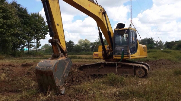 ขายรถแบ็คโฮ KOMATSU PC200-6 เครื่องคัมมิ้นท์ ระบบเดิมๆตามรุ่น เอกสารเล่มทะเบียน