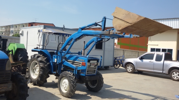 ขายรถตักอีชากิ28แรงสองเพลาสภาพสวย