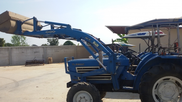 ขายรถตักอีชากิ28แรงสองเพลาสภาพสวย