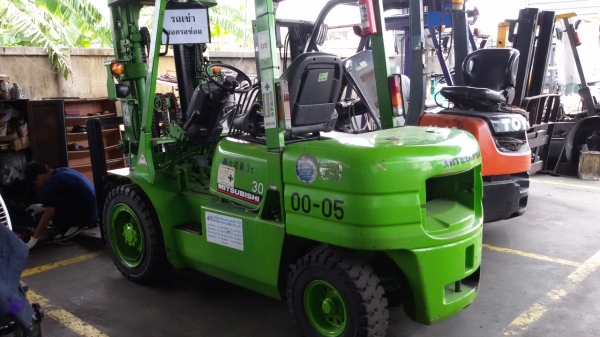 ขาย. รถโฟล์คลิฟท์ MITSUBISHI FD30เครื่องยนต์ดีเซล เกียร์ ออโต้
