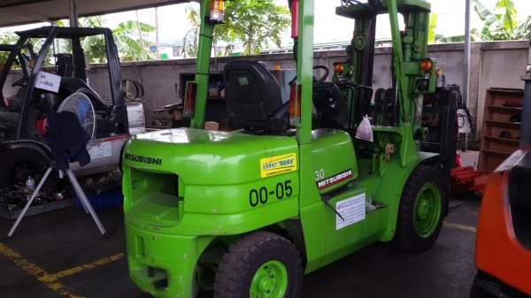 ขาย. รถโฟล์คลิฟท์ MITSUBISHI FD30เครื่องยนต์ดีเซล เกียร์ ออโต้