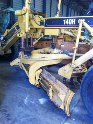 รถเกรด 140H#2ZK04177 โทร 098-858-5524 สามภพ ครับ รถเกรด 140H#2ZK04177 โทร 098-858-5524 สามภพ ครับ