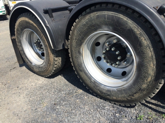 รถหัวลาก Isuzu Deca 320 แรงม้า ยางเรเดี้ยนสวย 10 เส้น ปี48