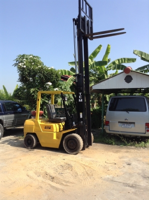 +++ ขายโฟล์คลิฟท์ T.C.M. FD30 Z9  ขนาด 3 ตัน  เครื่องยนต์ดีเซล  เสา 4 เมตร  เกียร์ธรรมดา  งา 1,070  มม.  ยางตันครับ