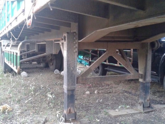 ขายหางพ่วงไม่ดัมพ์ 3 เพลา กว้าง 2.5 เมตร ยาว 12.30 เมตร ยาง 60\% รถจอด ทะเบียนขาด 2 ปี