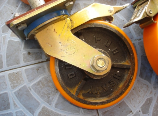 ขายล้อนั่งร้าน ยูริเทนขนาด8นิ้ว pc.wheel มีเบรคทั้4ล้อ